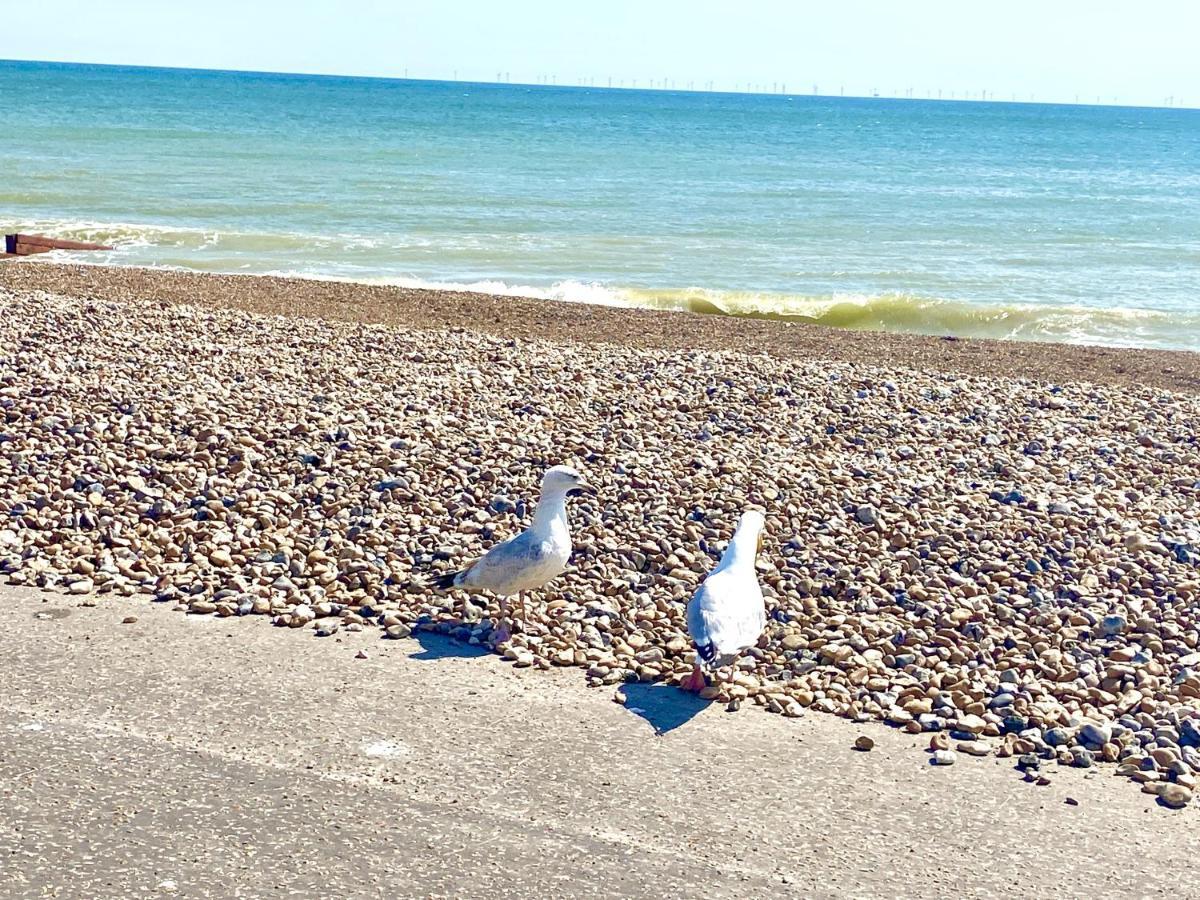 Stunning 2 Bed Apartment Sea Views And Parking Worthing Eksteriør bilde