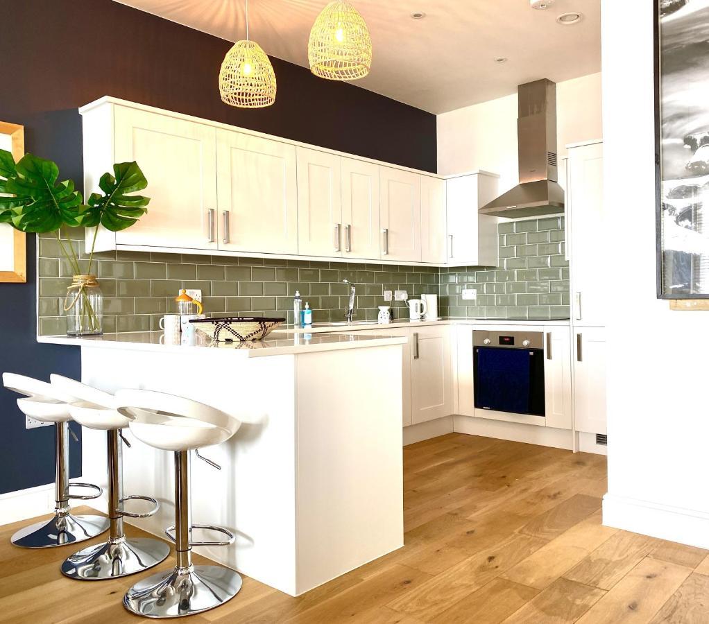 Stunning 2 Bed Apartment Sea Views And Parking Worthing Eksteriør bilde