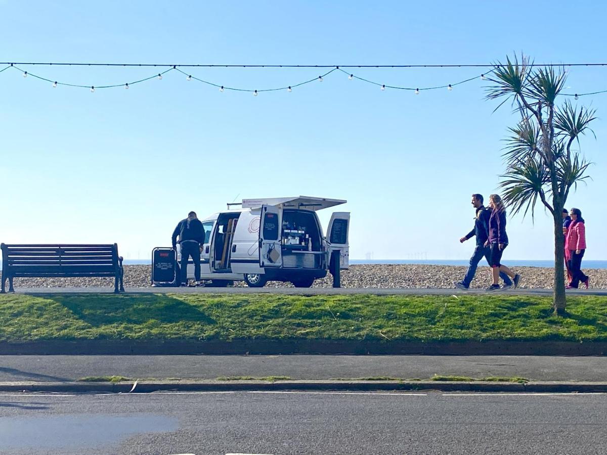 Stunning 2 Bed Apartment Sea Views And Parking Worthing Eksteriør bilde